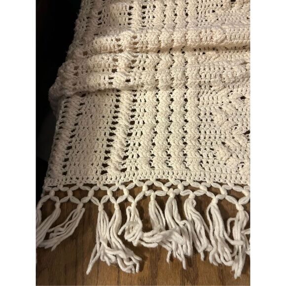 Shabby Chic Bohemian boho cream crochet blanket 61"x72" - Picture 3 of 8